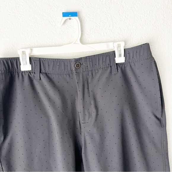 Under Armour Shorts Men's 38 Black Gray Polka Dot Flat Front Stretch Summer - Picture 3 of 10
